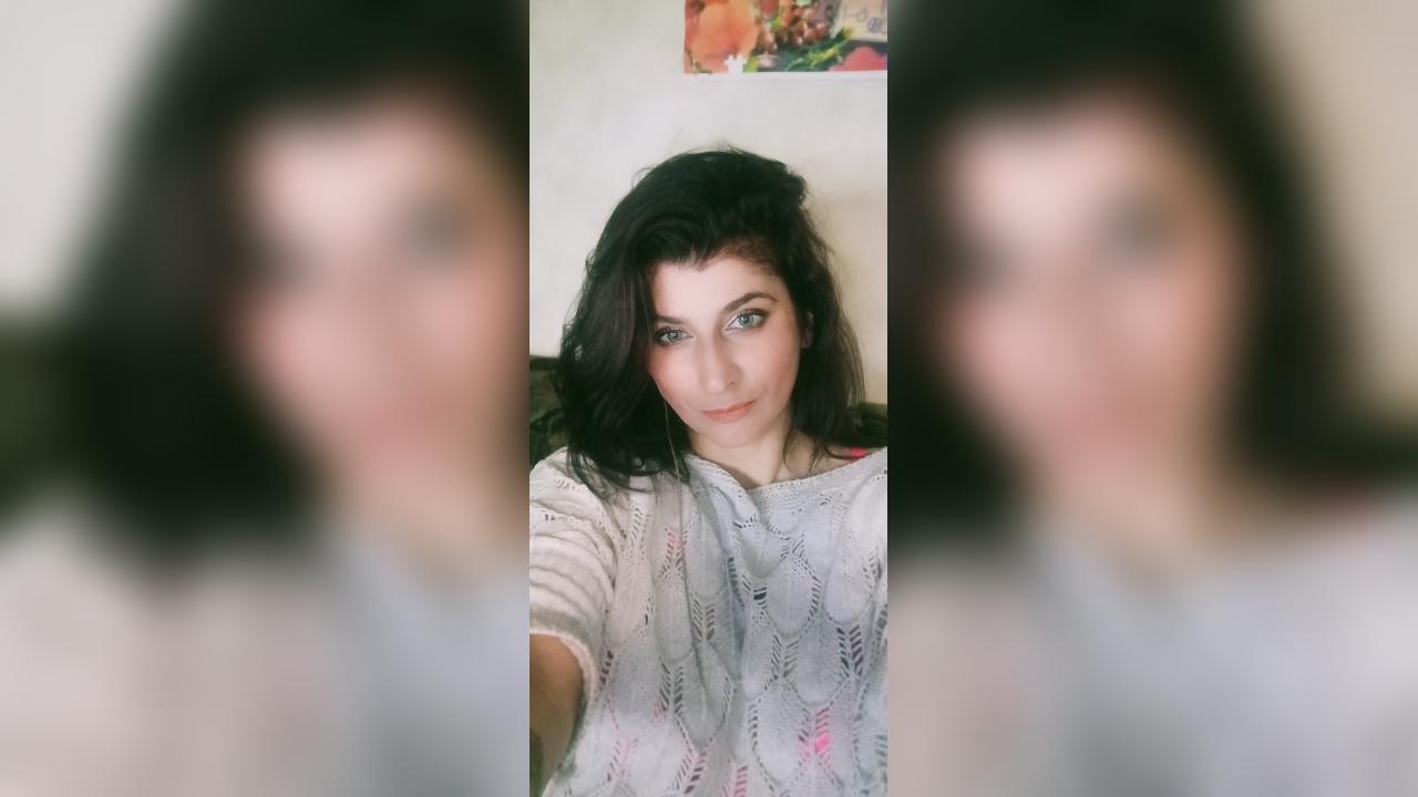 Webcam chat profile for Mia44: Travel