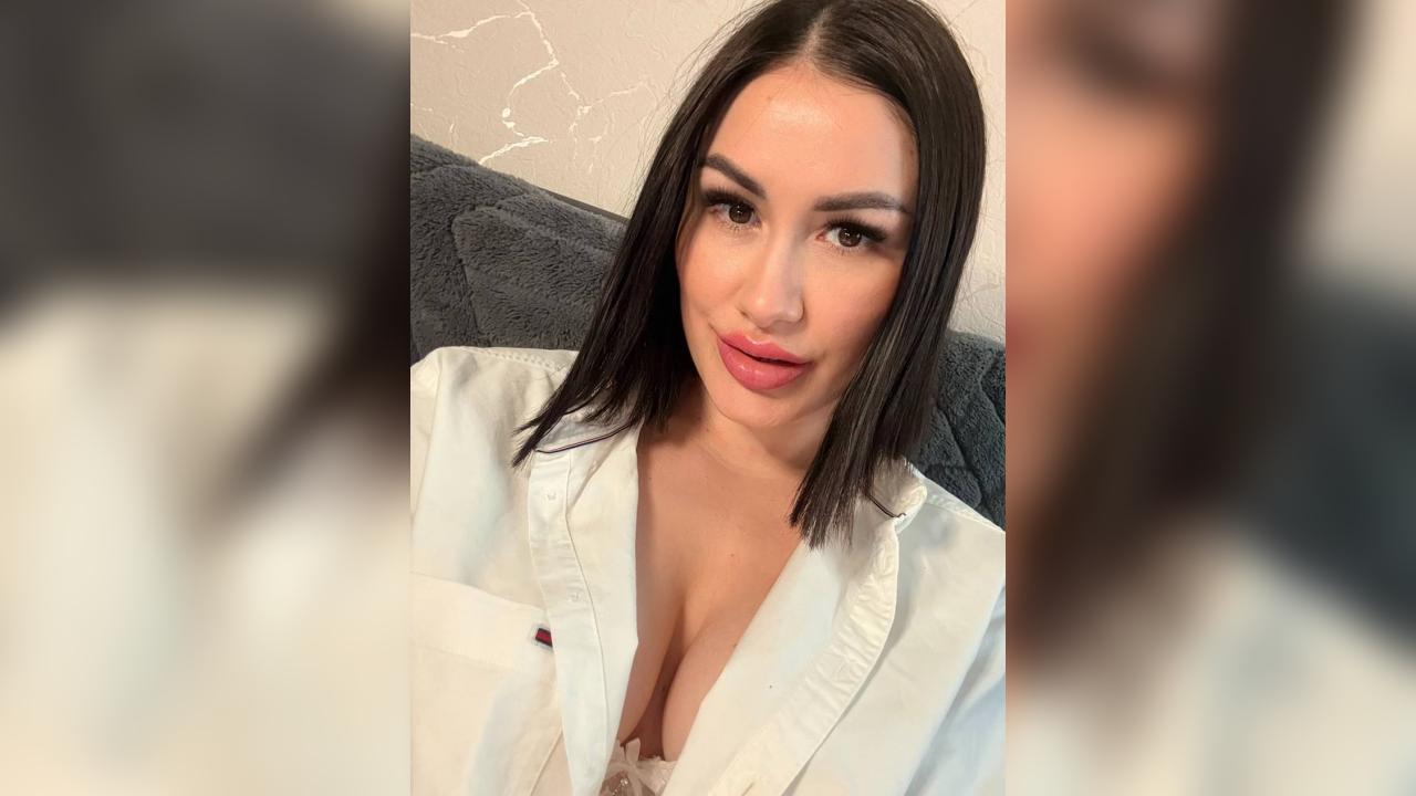 Webcam chat profile for O1riana: Ask about my Hobbies