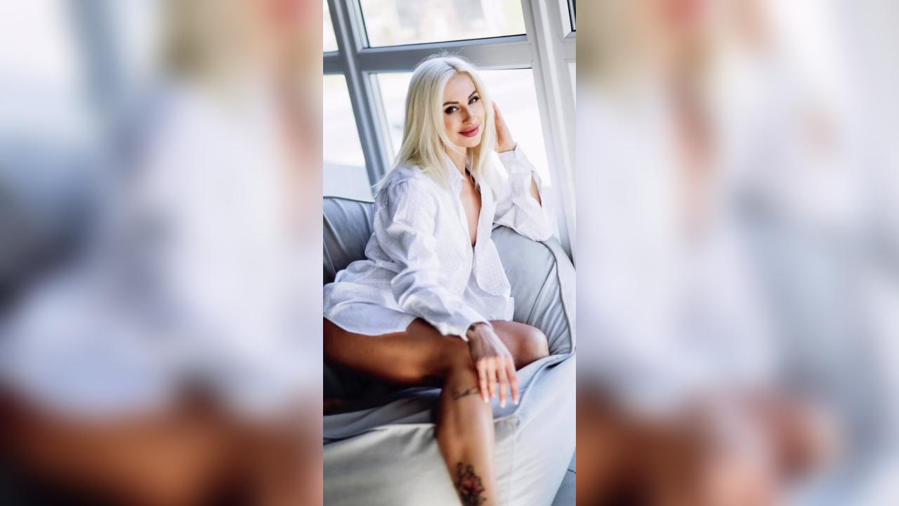 Webcam chat profile for VelvetFever