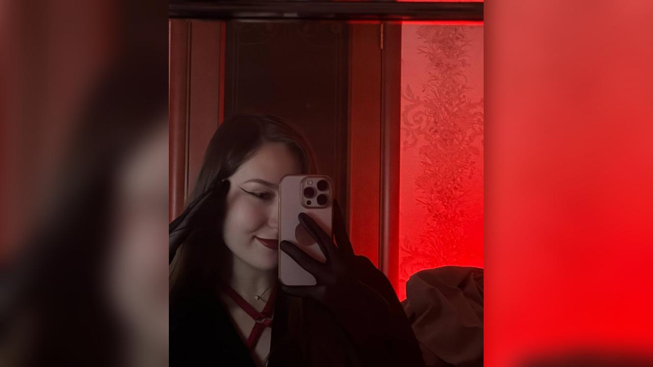 Webcam chat profile for Kisulkesh: Smoking