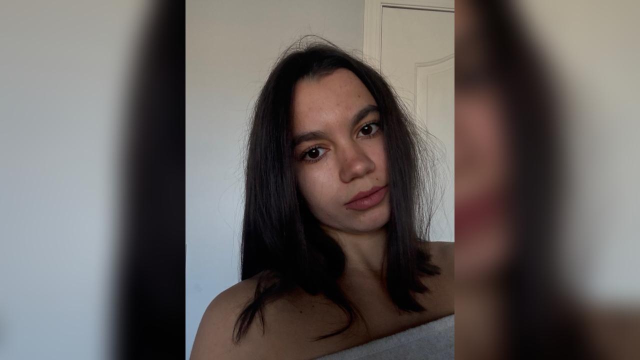 Webcam chat profile for Uvelia: Ask about my Hobbies