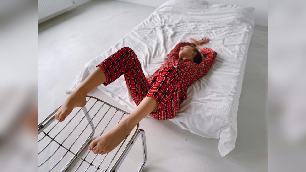 Webcam chat profile for AdelinaMiau: Legs, feet & shoes