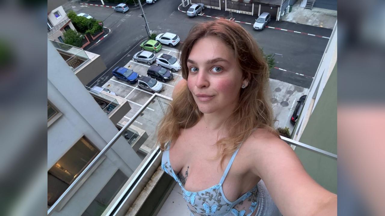 Webcam chat profile for CharmingBaby: Dancing