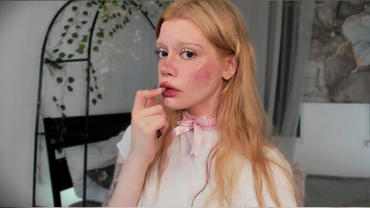 Webcam chat profile for SweetMell: Leather
