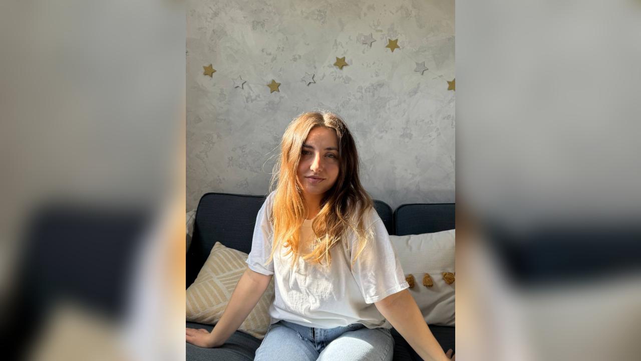 Webcam chat profile for LovelyAura