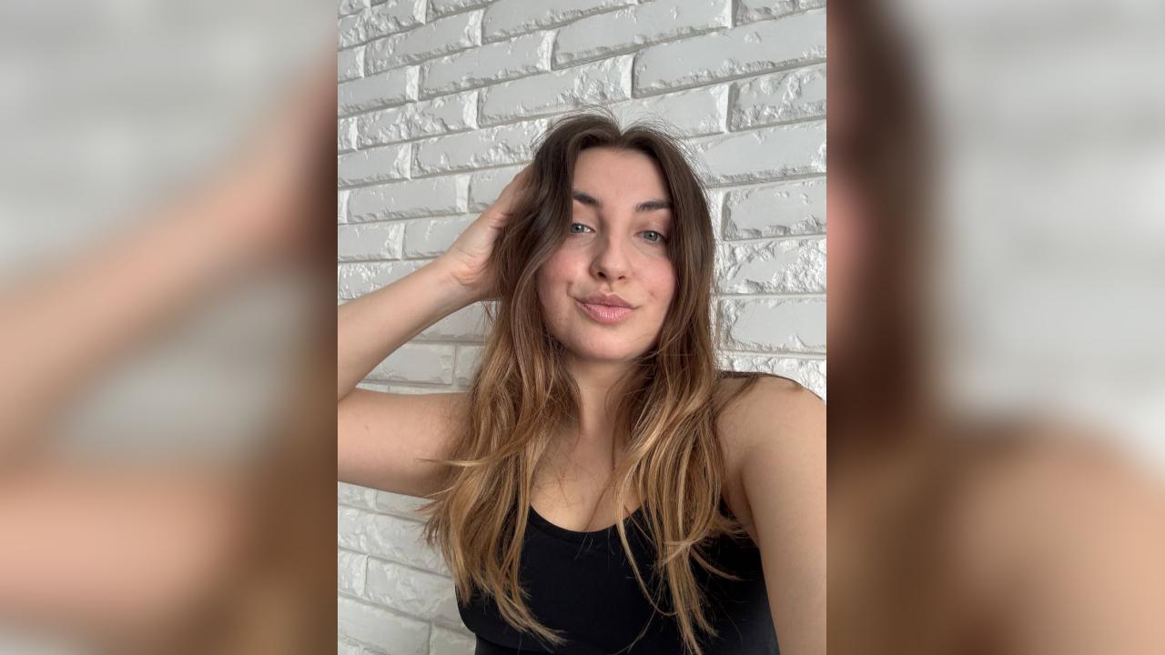 Webcam chat profile for LovelyAura