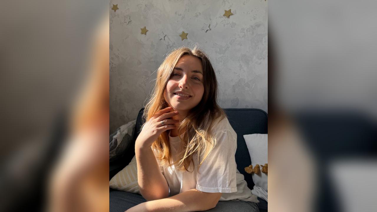 Webcam chat profile for LovelyAura