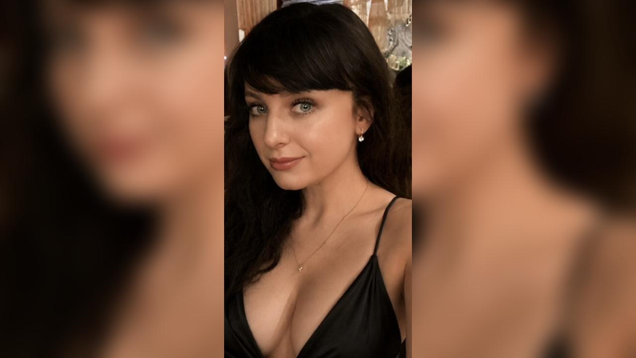 Webcam chat profile for Carolinaa1