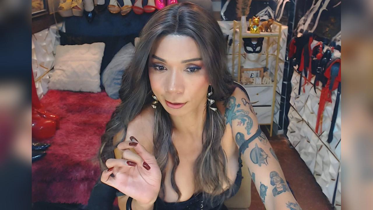 Webcam chat profile for CELINAFOX: Dominatrix