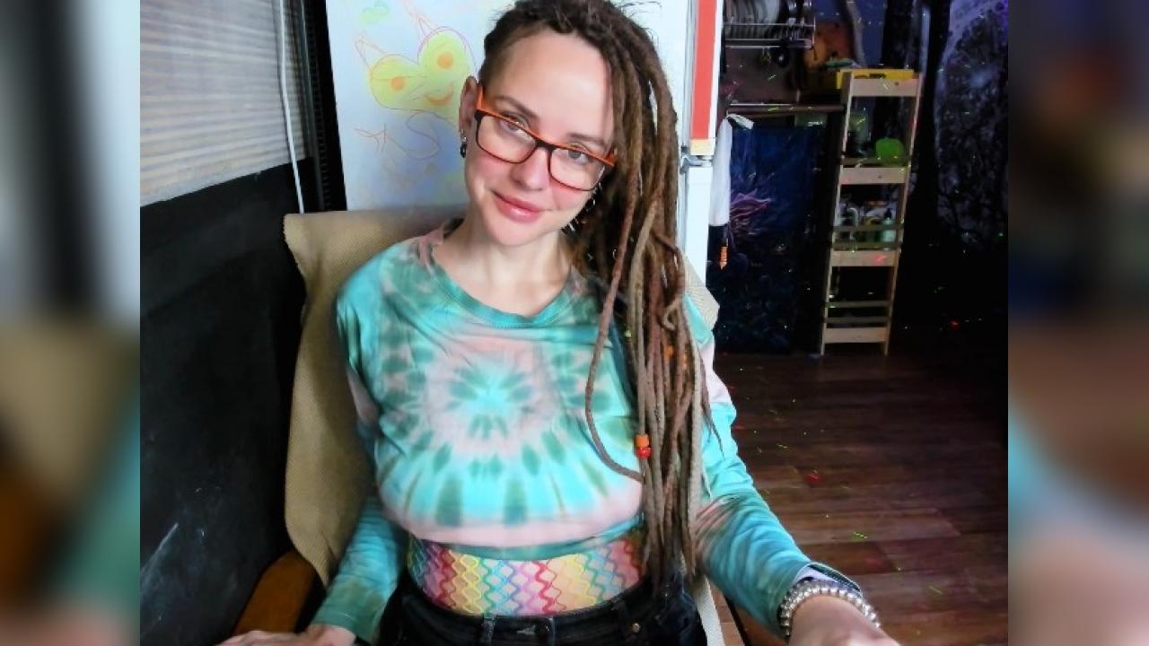 Webcam chat profile for LisaFoxy: Legs, feet & shoes