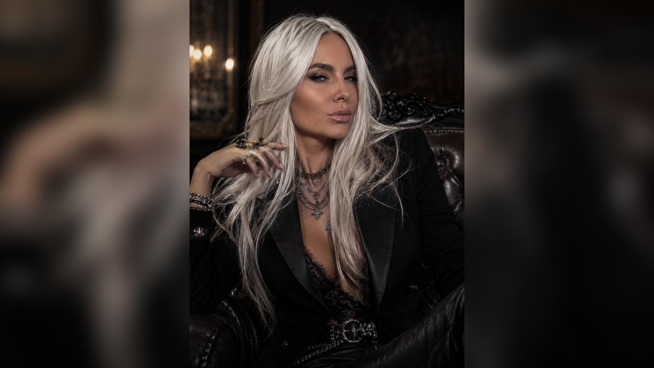 Webcam chat profile for SylviMystic: Outfits