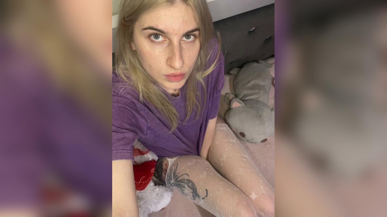 Webcam chat profile for MagicMary: Leather