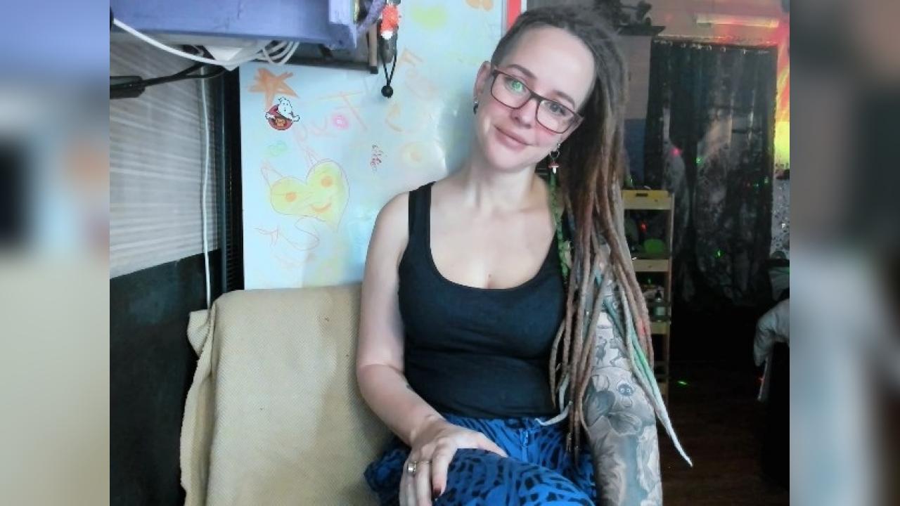 Webcam chat profile for LisaFoxy: Legs, feet & shoes