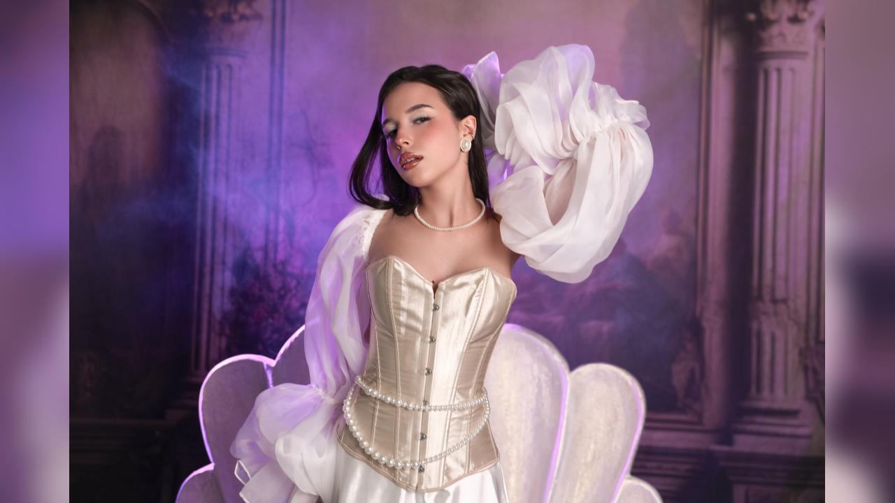 Webcam chat profile for LanaLedger: Kissing
