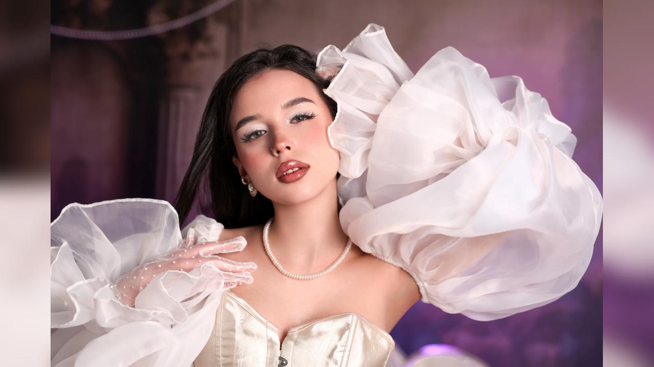 Webcam chat profile for LanaLedger: Kissing
