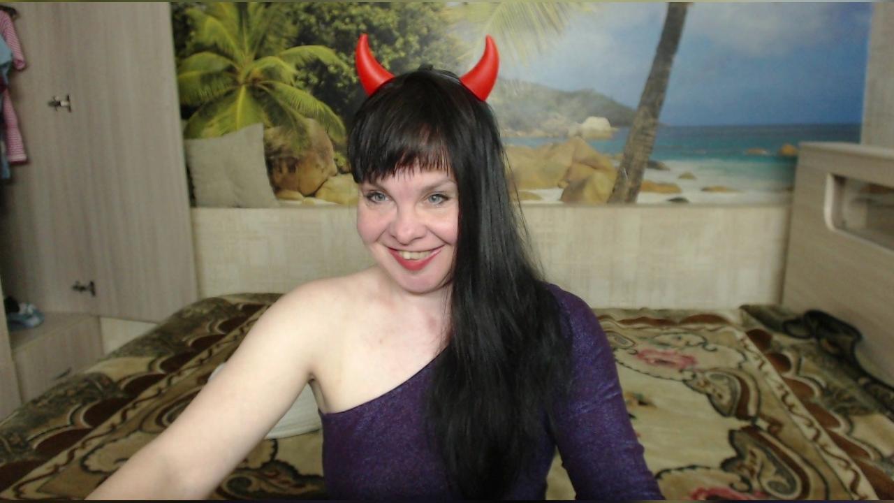 Webcam chat profile for Destinybbb: Bondage & discipline