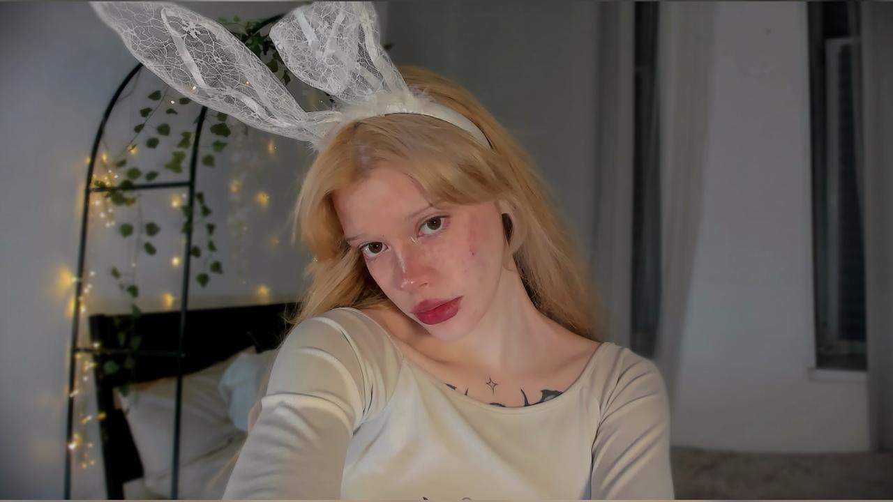 Webcam chat profile for SweetMell: Leather