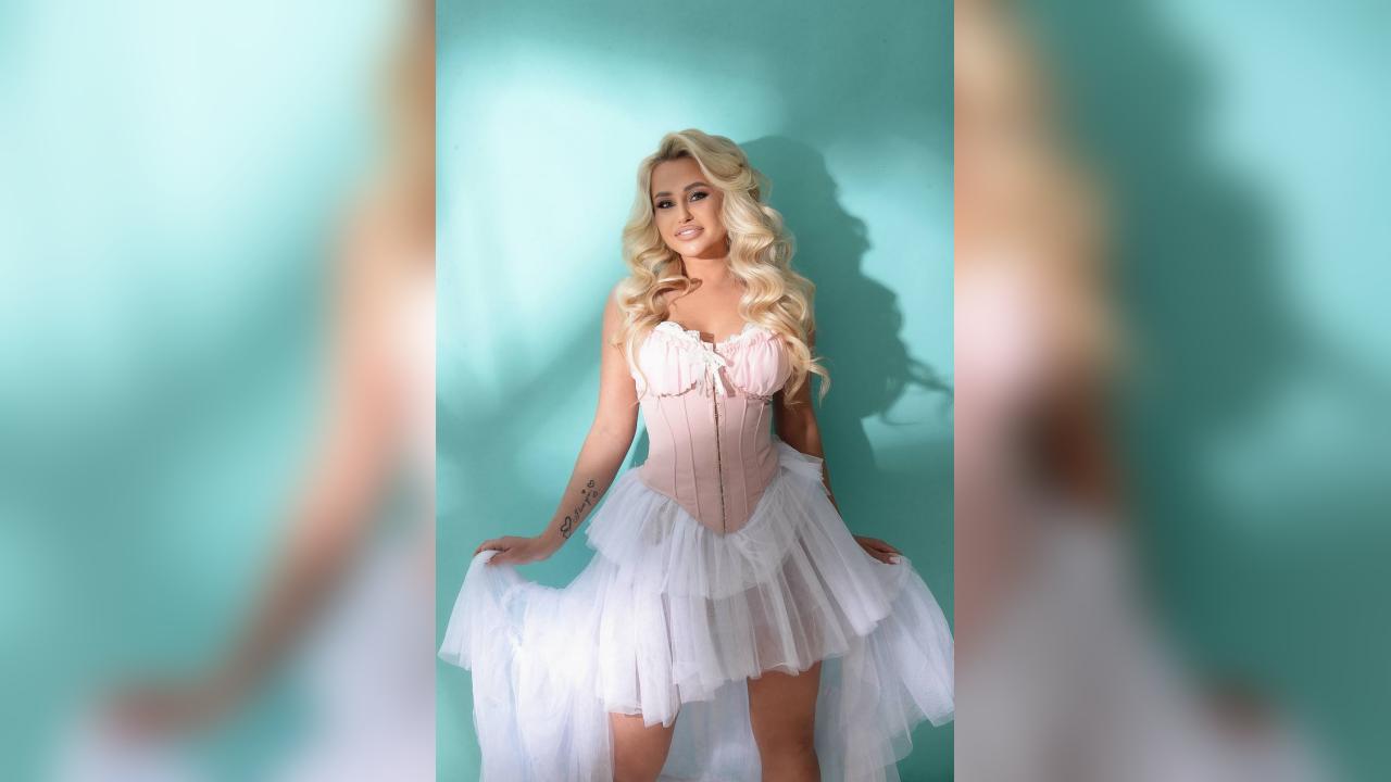 Webcam chat profile for VeloraBliss: Outfits