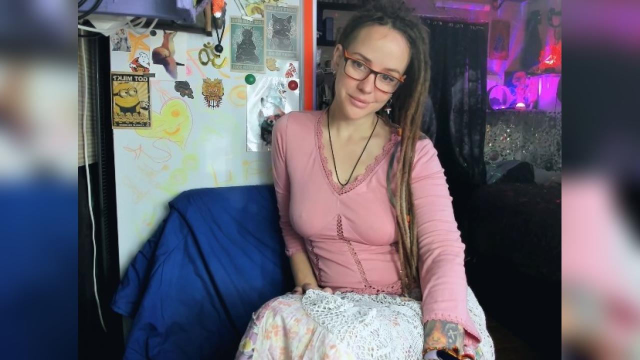 Webcam chat profile for LisaFoxy: Legs, feet & shoes