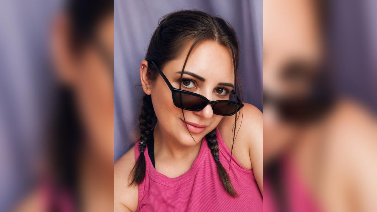 Webcam chat profile for Luvvia: Ask about my Hobbies