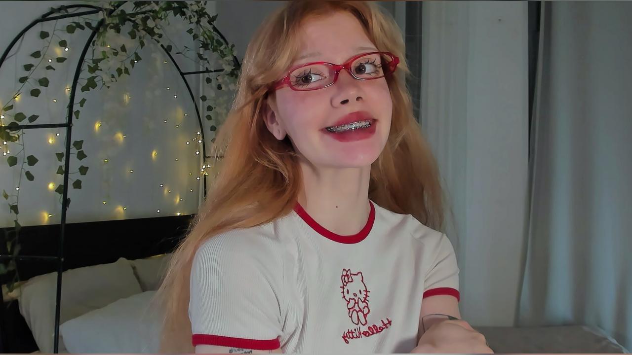 Webcam chat profile for SweetMell: Leather
