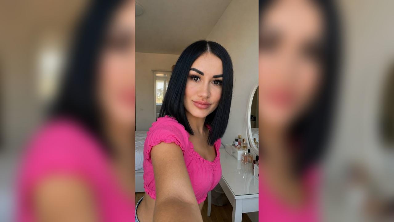 Webcam chat profile for O1riana: Ask about my Hobbies