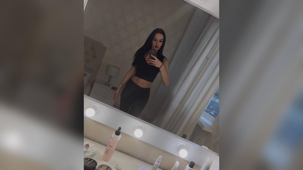 Webcam chat profile for Velmiora: Outfits
