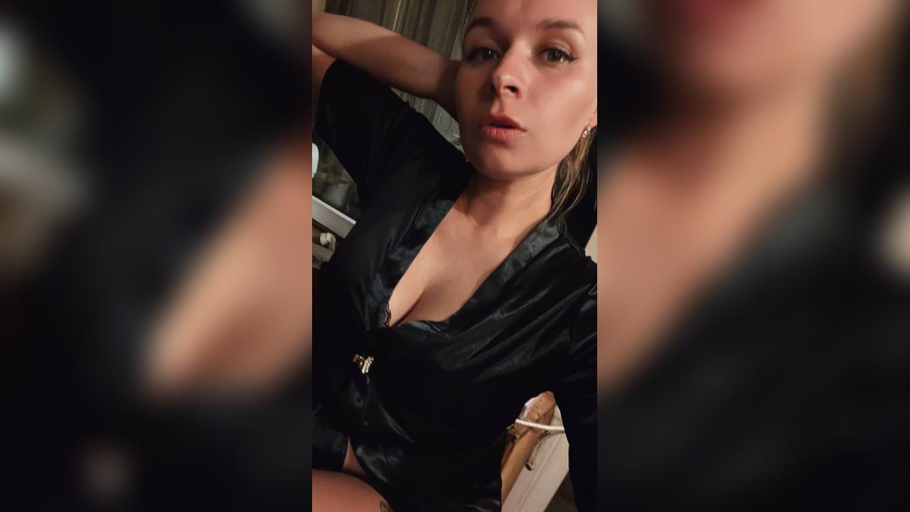 Webcam chat profile for NayaDemon: Dancing