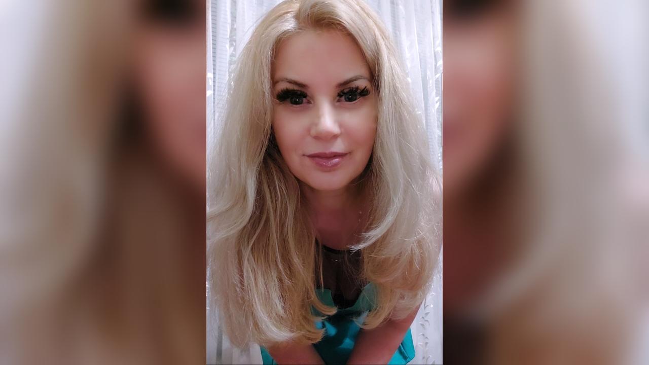 Webcam chat profile for FionaCage: Latex & rubber