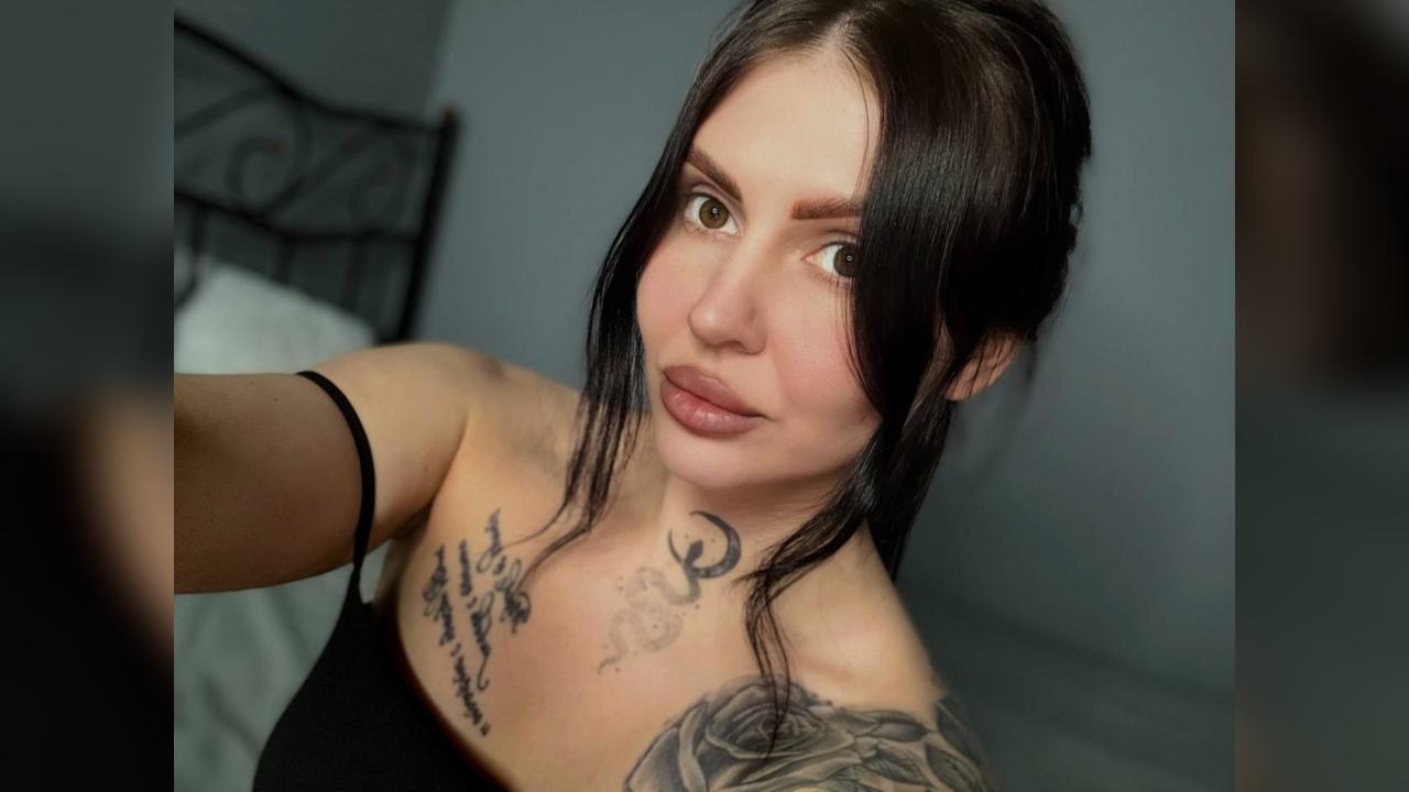 Webcam chat profile for PolliNata: Kissing