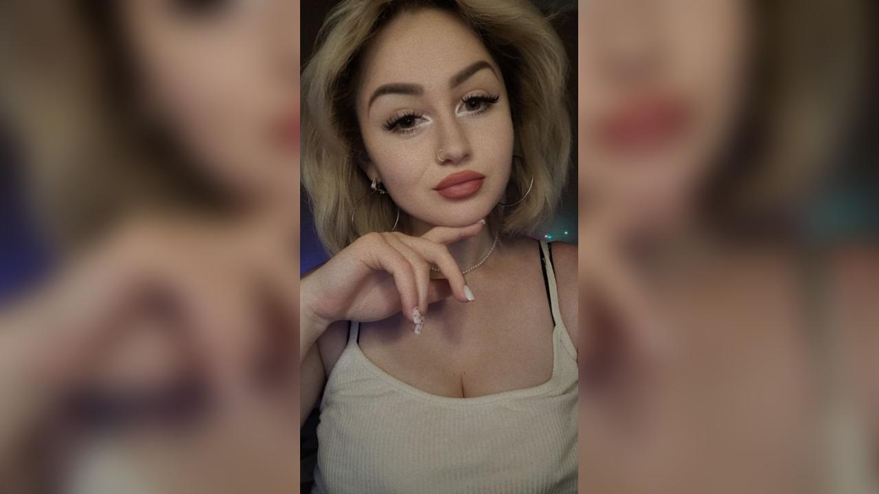 Webcam chat profile for CherryRush909: Ask about my Hobbies
