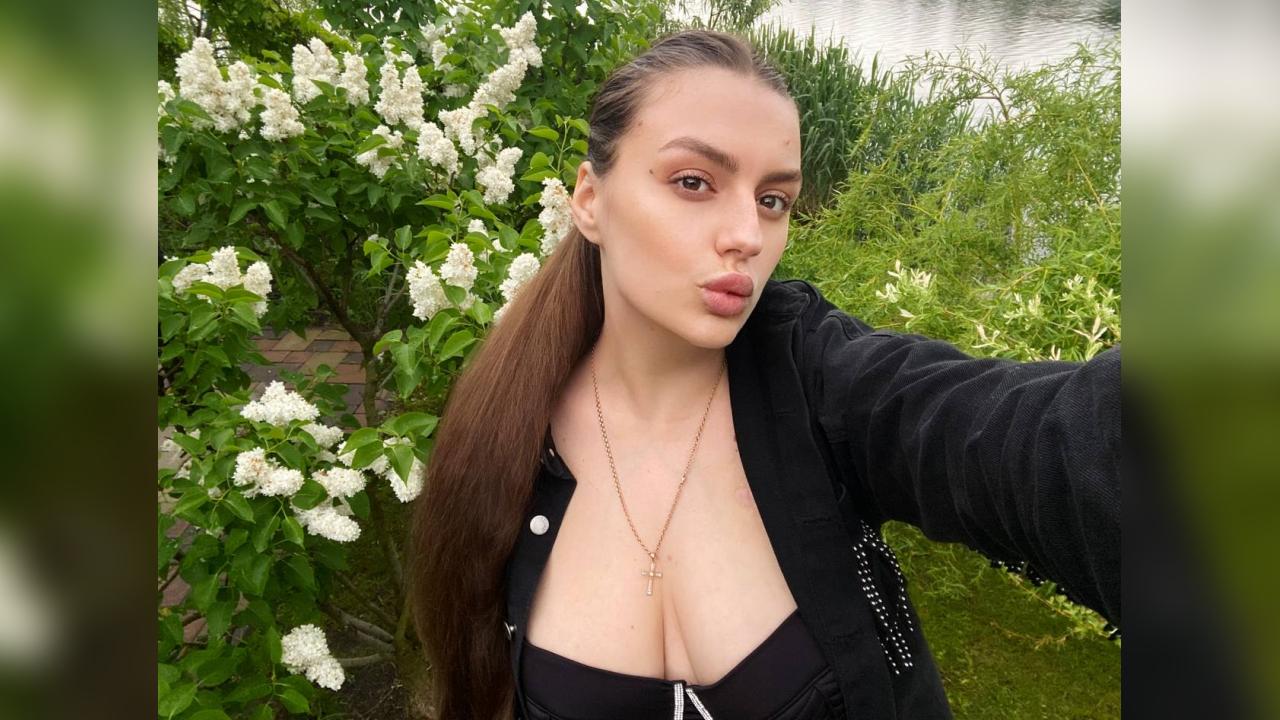 Webcam chat profile for Mirenya: Ask about my Hobbies