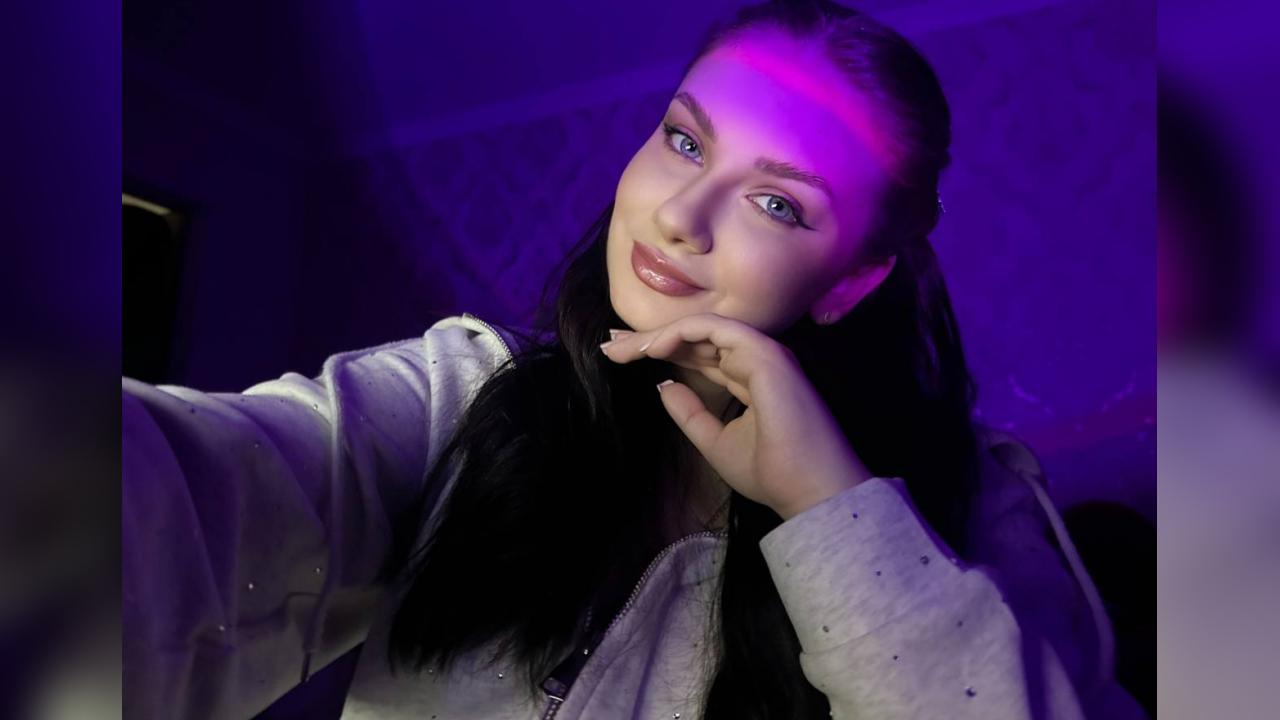 Webcam chat profile for Geneviene: Ask about my Hobbies