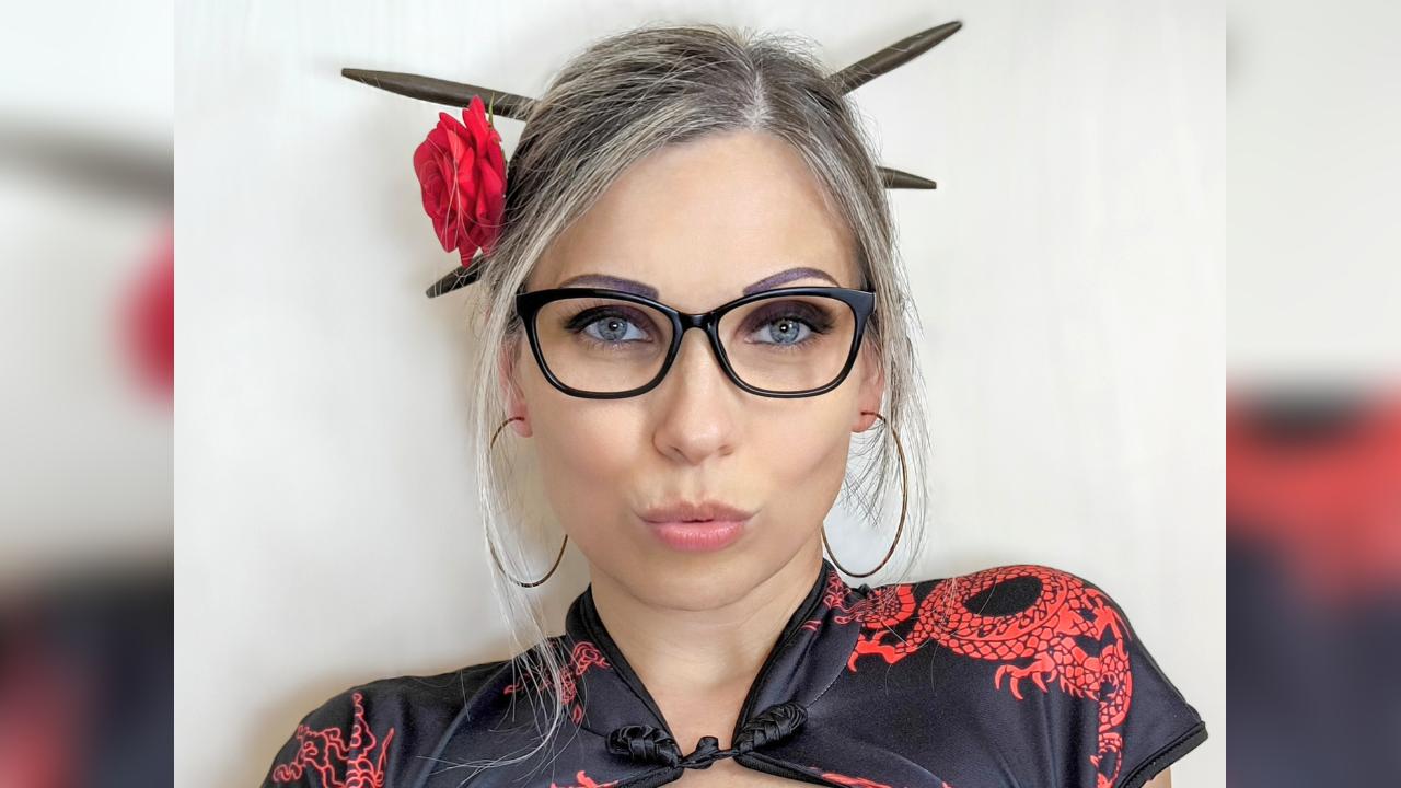Webcam chat profile for TightBarbie: Dominatrix