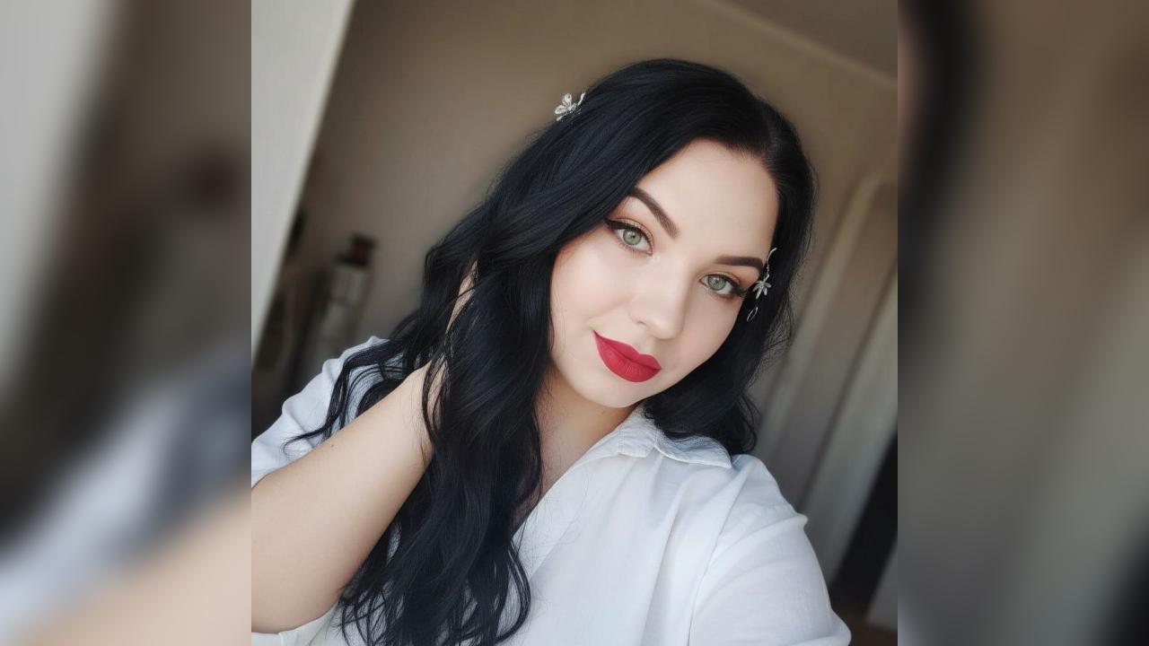 Webcam chat profile for Azalyn
