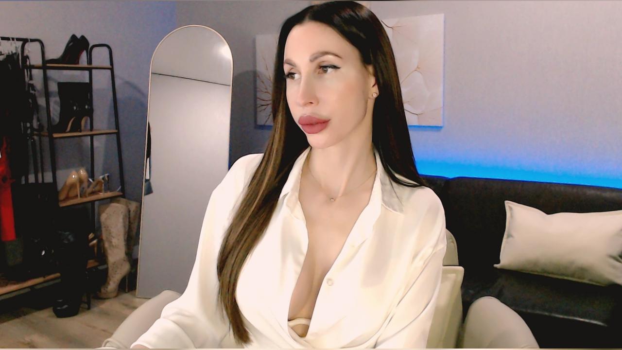 Webcam chat profile for EllaSea: Leather