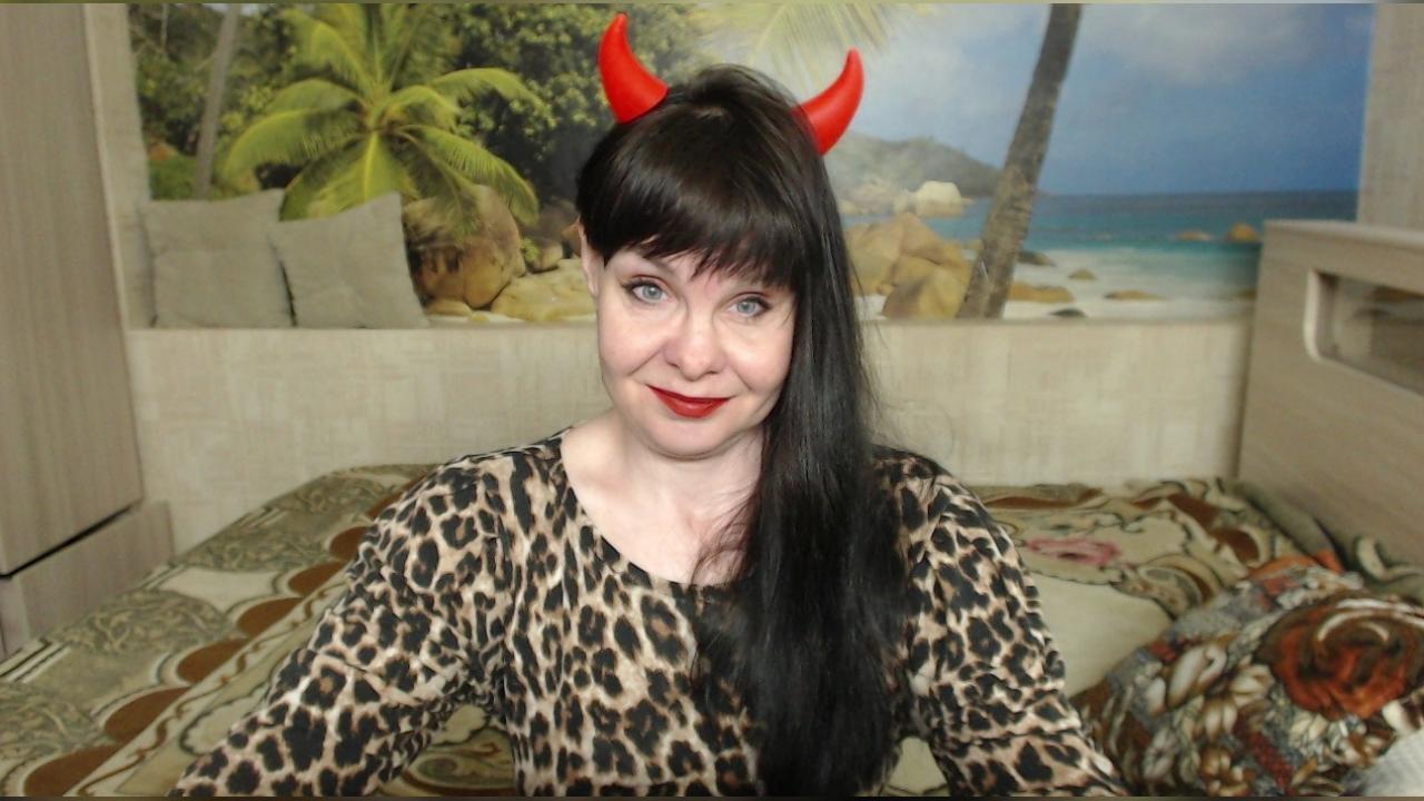 Webcam chat profile for Destinybbb: Bondage & discipline