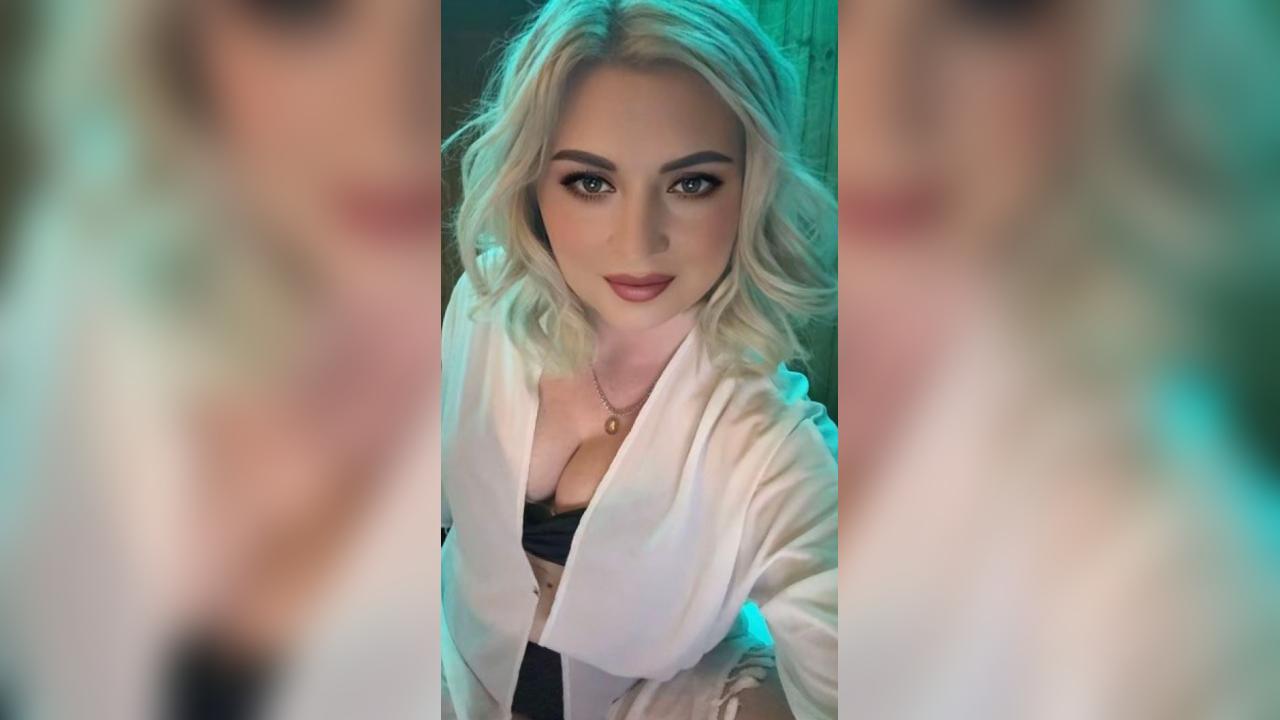 Webcam chat profile for VelvettKiss