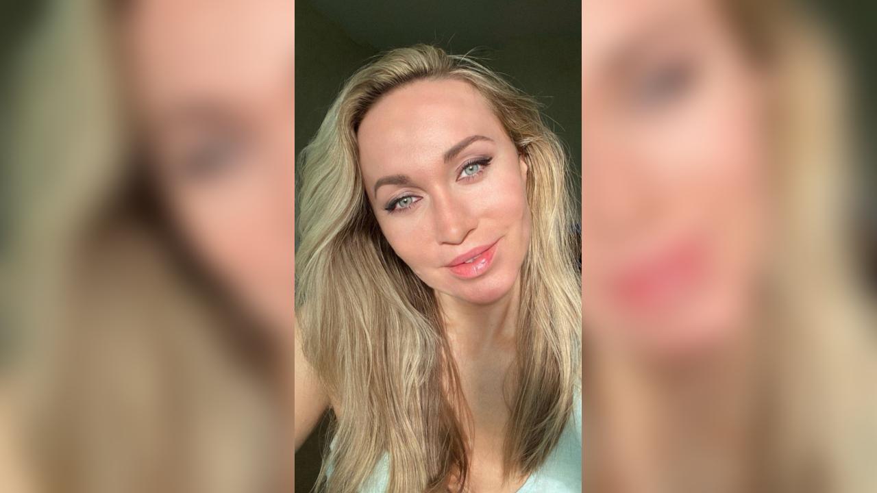Webcam chat profile for Alicia3: Exercise