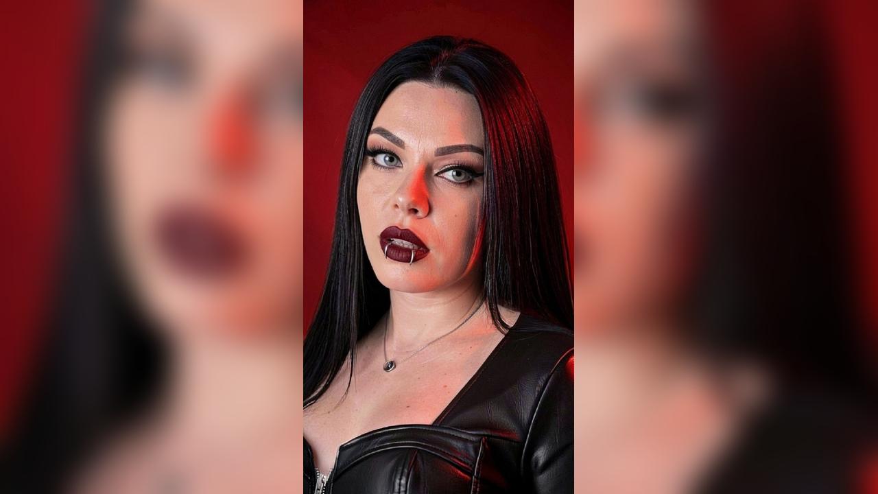 Webcam chat profile for KrissssCharming: Dominatrix