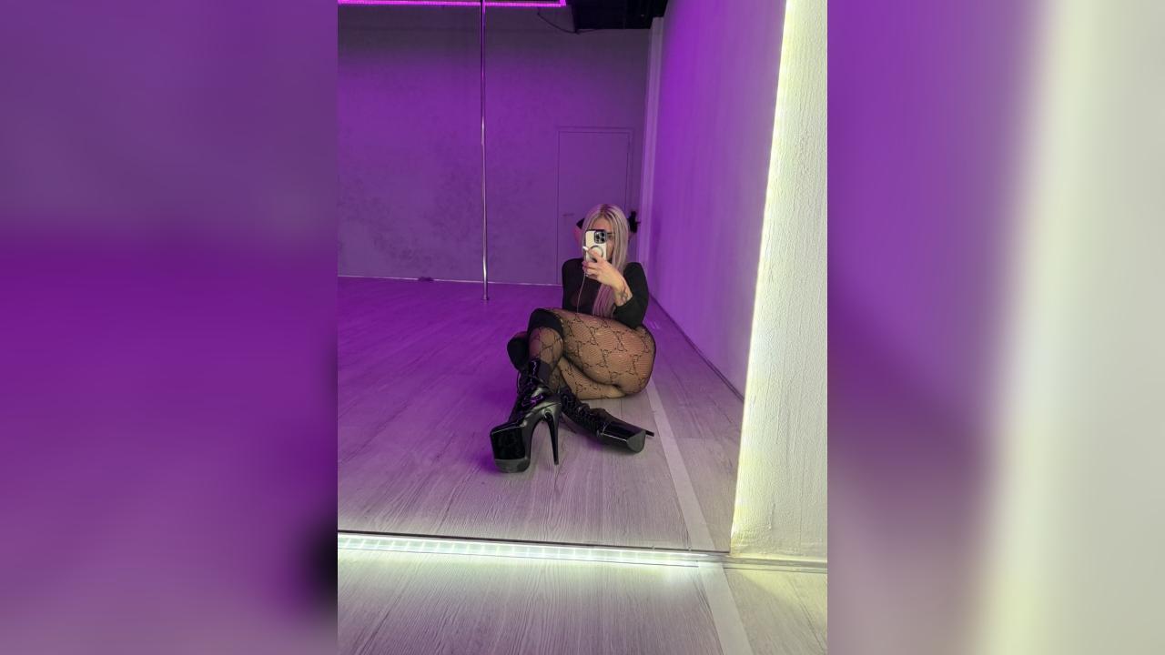 Webcam chat profile for MilisaMagic: Leather
