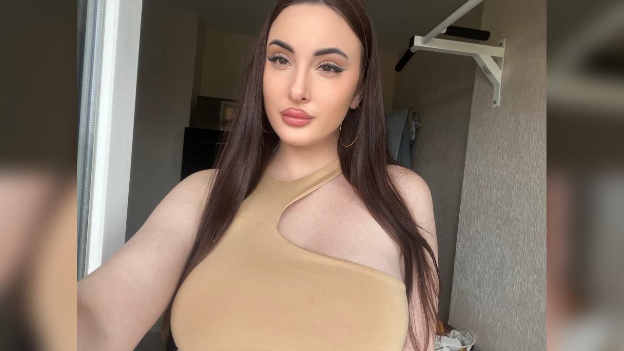 Webcam chat profile for viesmisss: Dancing