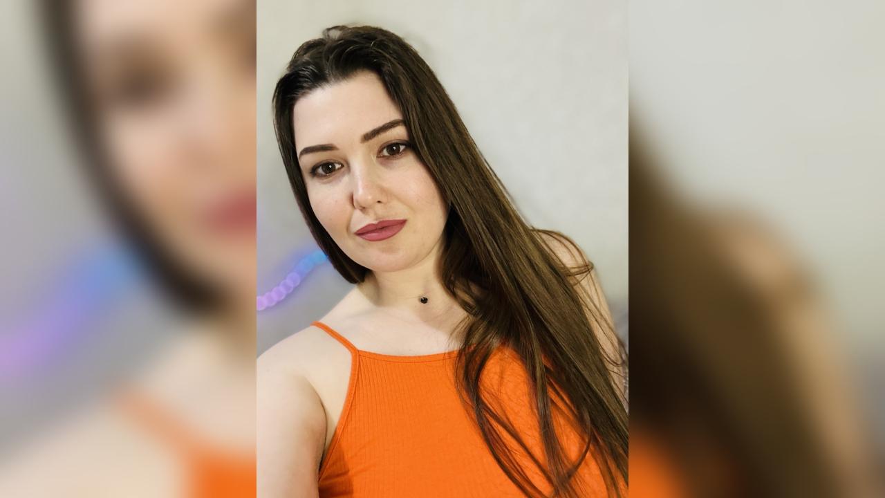 Webcam chat profile for TatiAllure: Nails