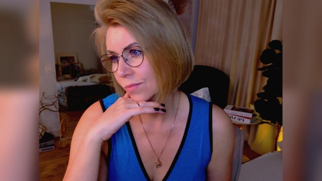 Webcam chat profile for AnnieLight: Legs, feet & shoes