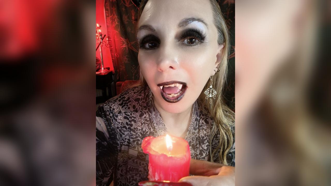 Webcam chat profile for TarotSonya: Latex & rubber