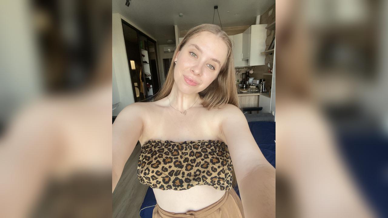 Webcam chat profile for AnnaCare: Travel