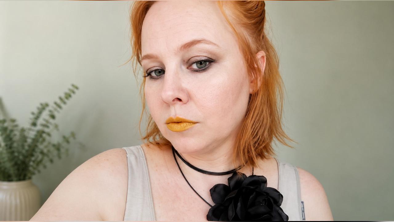 Webcam chat profile for RedFoxMarta: Conversation
