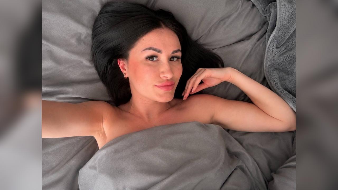 Webcam chat profile for O1riana