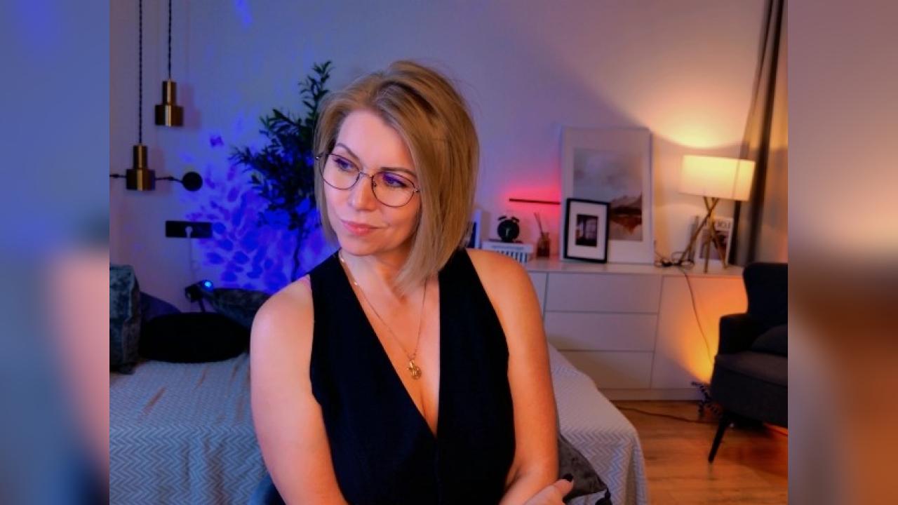 Webcam chat profile for AnnieLight: Legs, feet & shoes