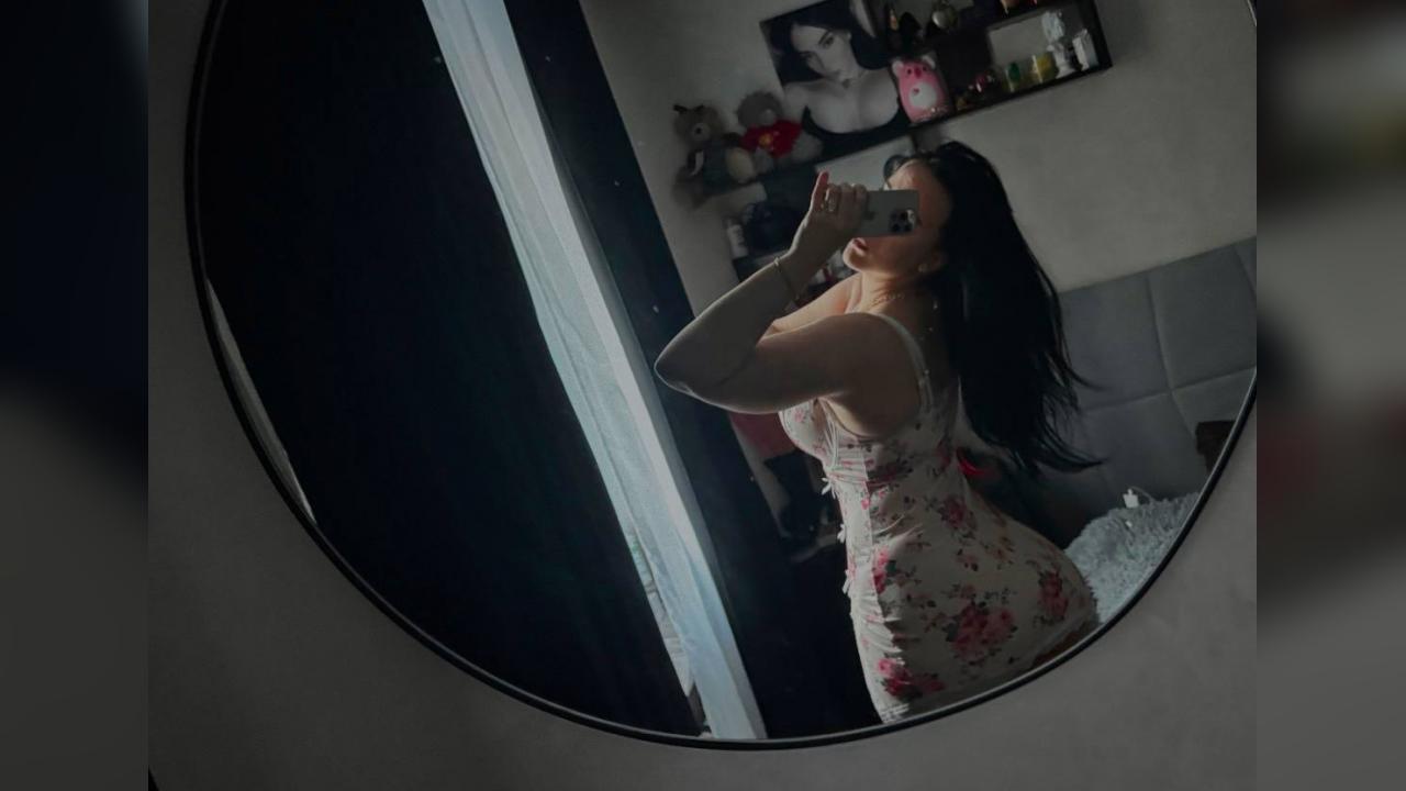 Webcam chat profile for Monica: Lace